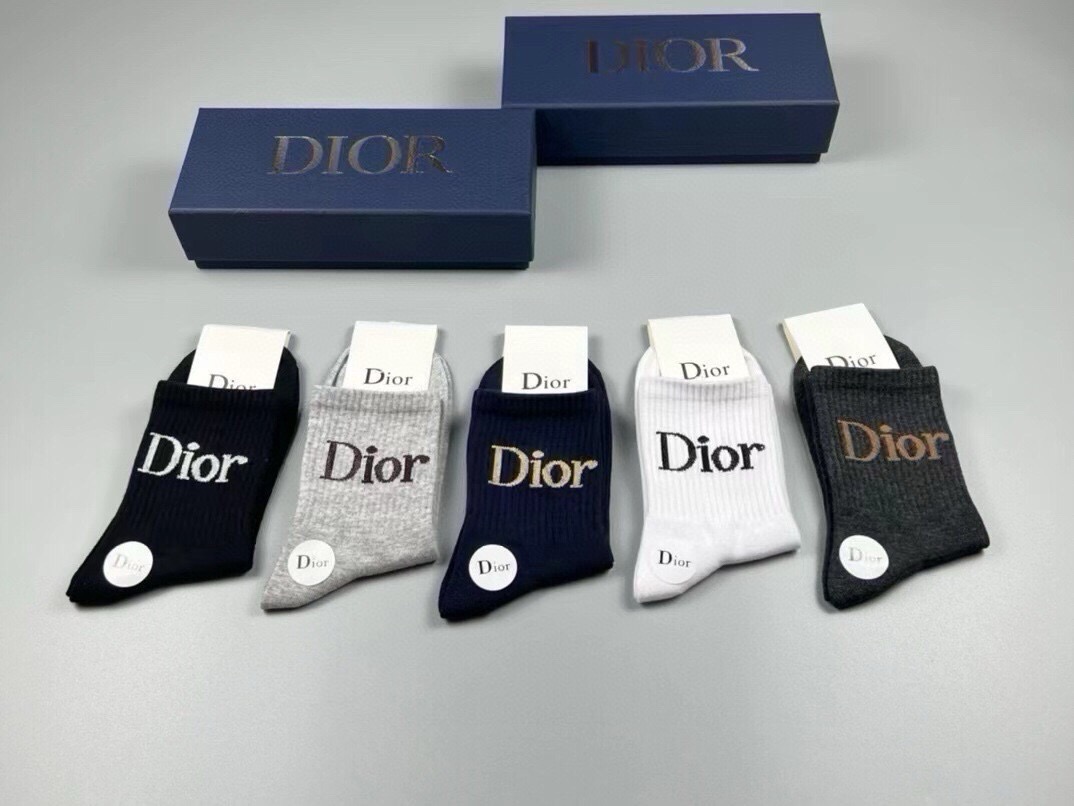 🆕Dior · 迪奥❗️D家新品短款袜子❗️【一盒五双】纯棉材质，上脚柔软舒适，经典的D家字母logo，炒鸡nice❗️