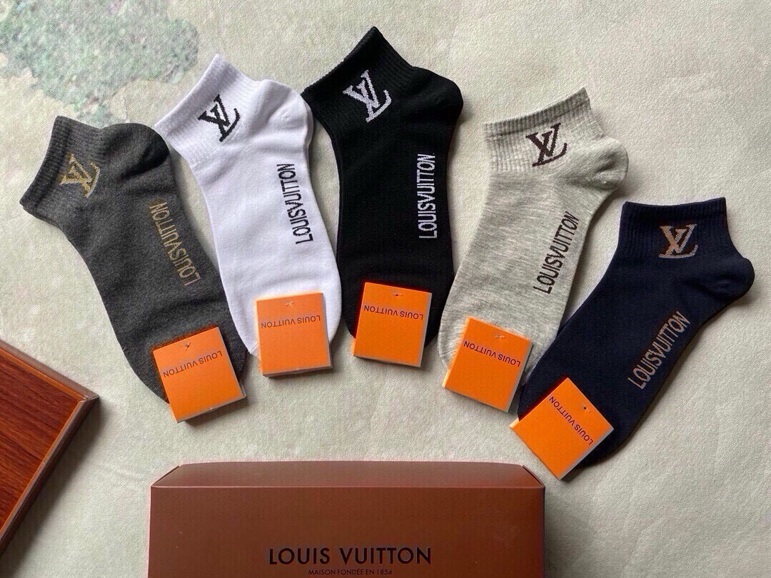 🆕LOUIS VUITTON · 路易威登❗️大驴家新品男款袜子❗️【一盒五双】纯棉材质，柔软舒适，提花经典图案标志，炒