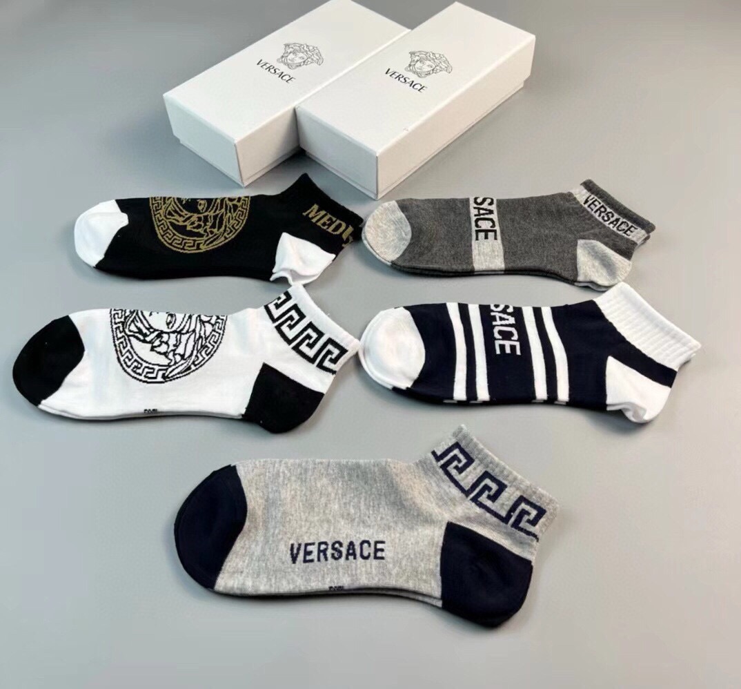 🆕Versace · 范思哲❗️新品男款袜子❗️【一盒五双】纯棉材质织造，超柔软舒适，提花经典美人头➕字母，完全彰显该品