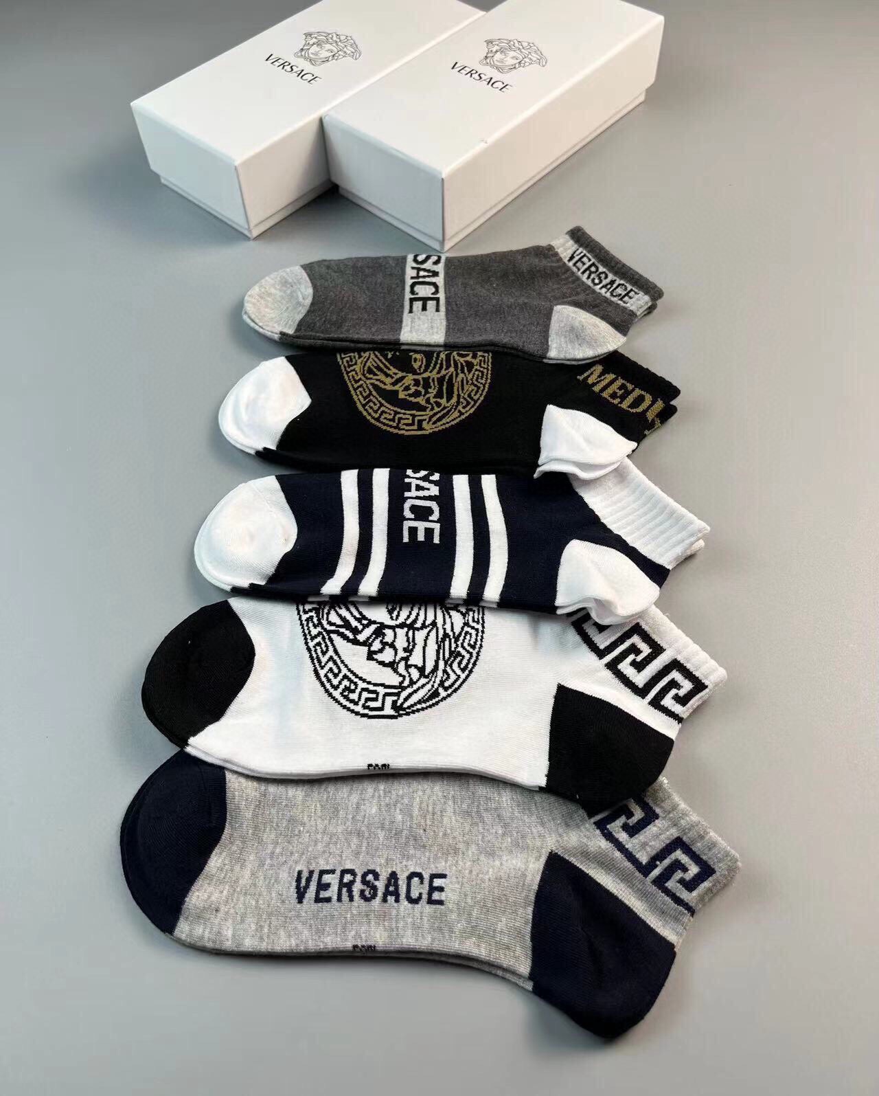 🆕Versace · 范思哲❗️新品男款袜子❗️【一盒五双】纯棉材质织造，超柔软舒适，提花经典美人头➕字母，完全彰显该品