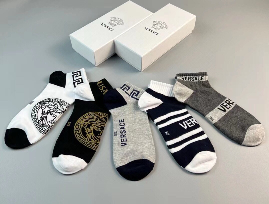 🆕Versace · 范思哲❗️新品男款袜子❗️【一盒五双】纯棉材质织造，超柔软舒适，提花经典美人头➕字母，完全彰显该品