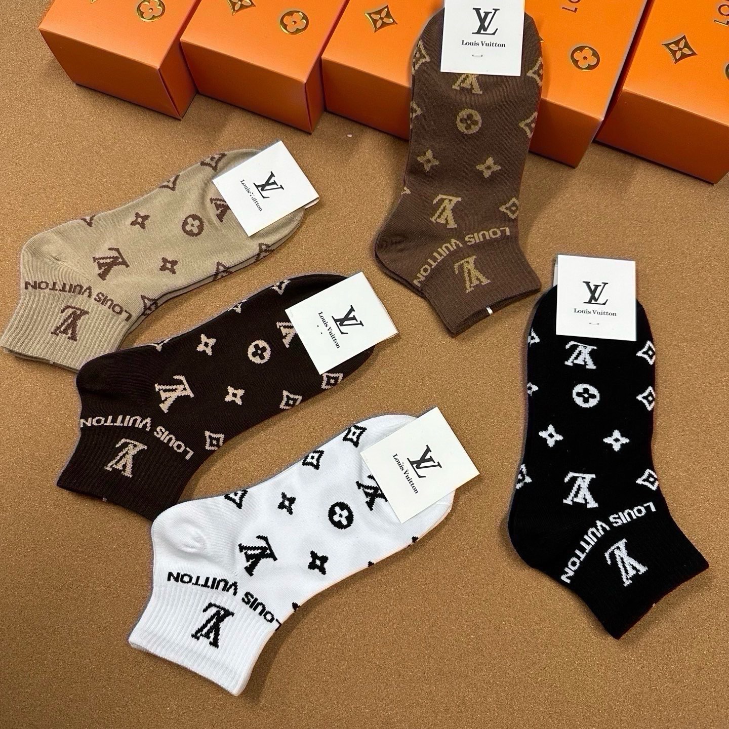 🆕Louis Vuitton · 路易威登❗️驴家经典袜子❗️【一盒五双】提花驴家经典logo，纯棉材质制造，透气舒适，