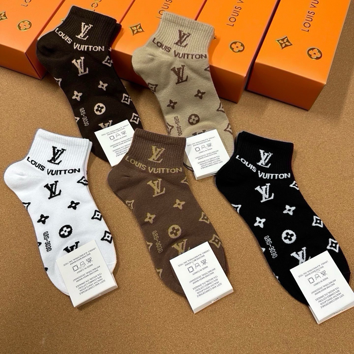 🆕Louis Vuitton · 路易威登❗️驴家经典袜子❗️【一盒五双】提花驴家经典logo，纯棉材质制造，透气舒适，