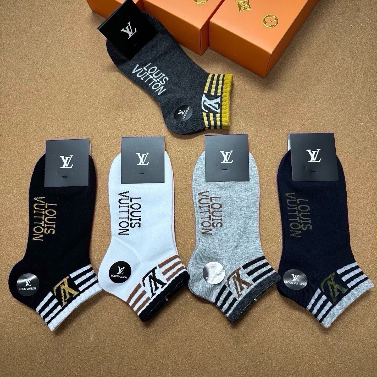 🆕Louis Vuitton · 路易威登❗️驴家新品男款袜子❗️【一盒五双】提花驴家经典logo，纯棉材质制造，透气舒