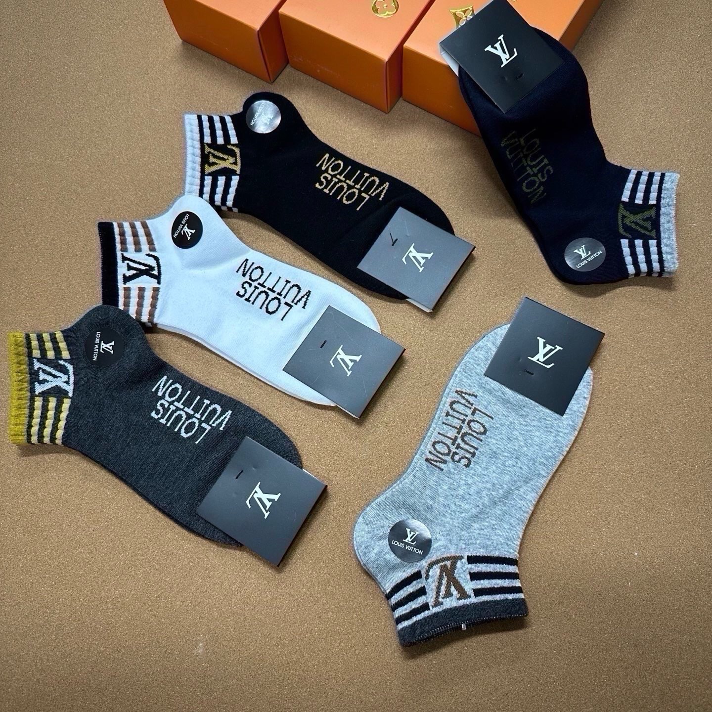 🆕Louis Vuitton · 路易威登❗️驴家新品男款袜子❗️【一盒五双】提花驴家经典logo，纯棉材质制造，透气舒