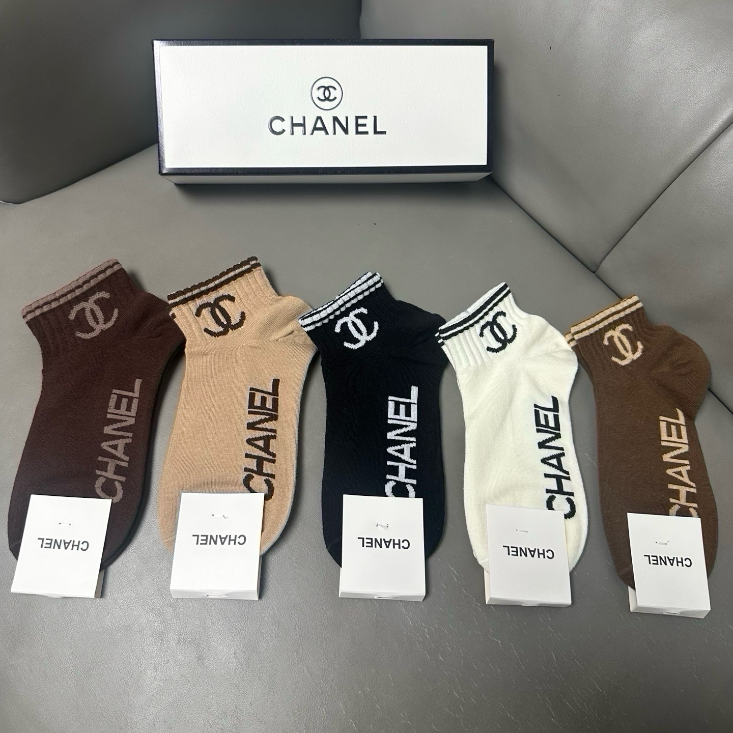 🆕CHANEL · 香奈儿❗️小香新品女款袜子❗️【一盒五双】纯棉材质，柔软舒适透气，经典双C标识，炒鸡nice，大牌出