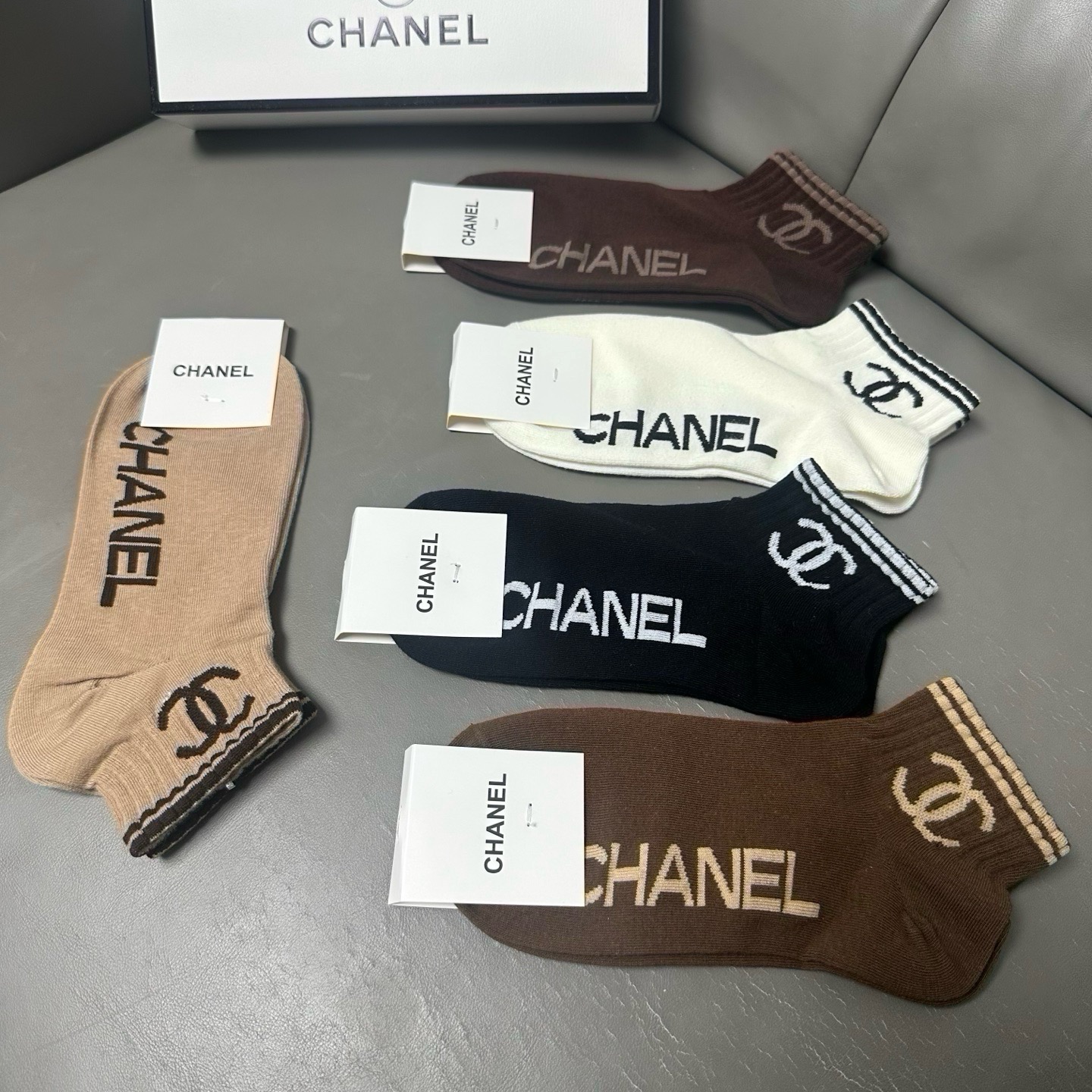 🆕CHANEL · 香奈儿❗️小香新品女款袜子❗️【一盒五双】纯棉材质，柔软舒适透气，经典双C标识，炒鸡nice，大牌出