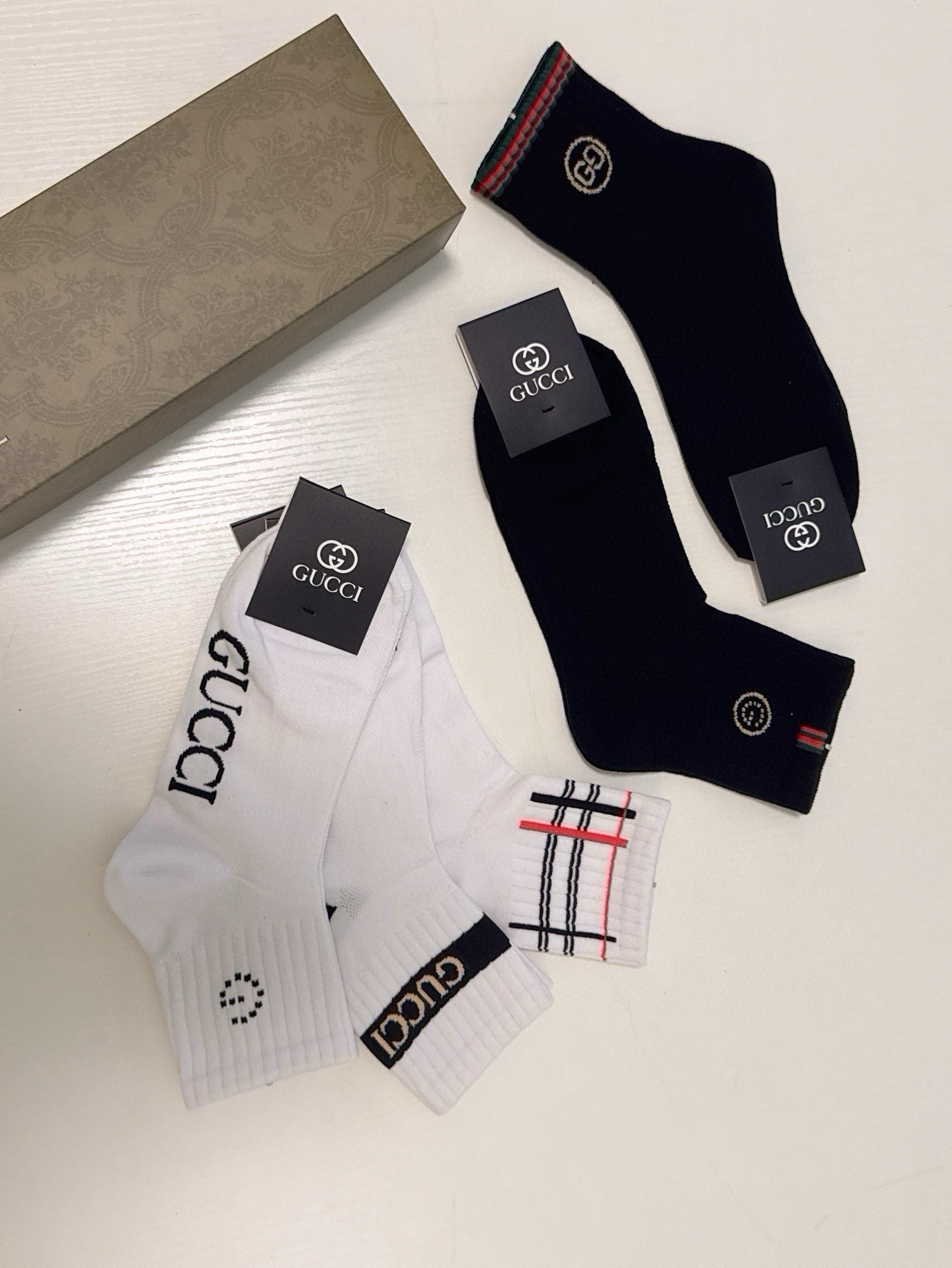 🆕Gucci · 古奇❗️G家新品袜子❗️【一盒五双】提花经典双G标志，超级nice，实物超漂亮，超火爆小单品，大牌出街