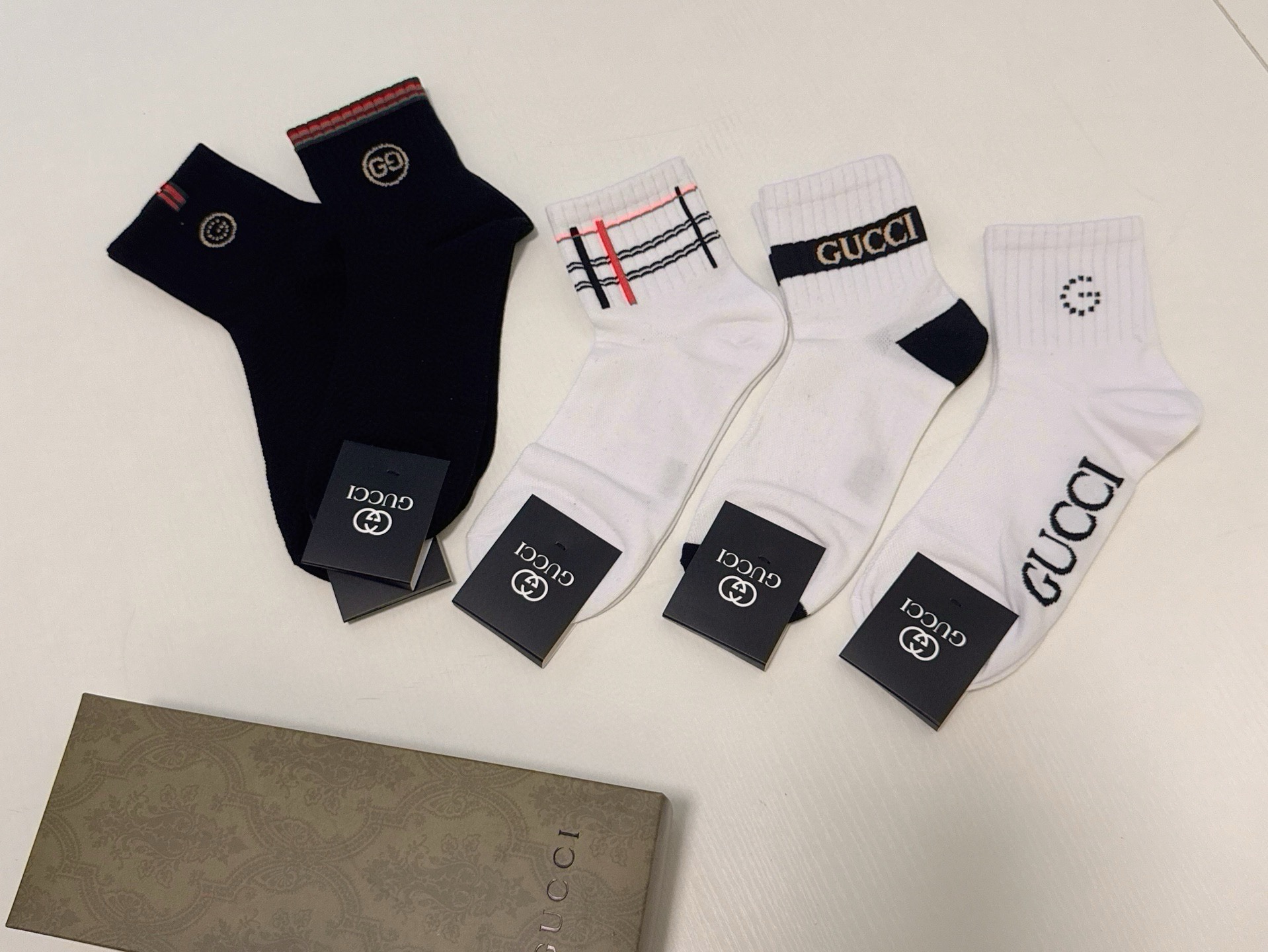 🆕Gucci · 古奇❗️G家新品袜子❗️【一盒五双】提花经典双G标志，超级nice，实物超漂亮，超火爆小单品，大牌出街