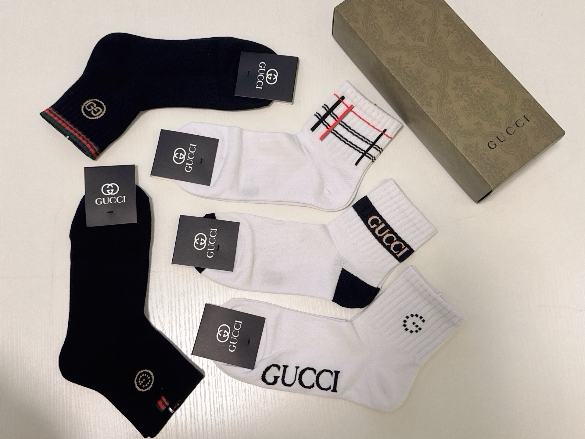 🆕Gucci · 古奇❗️G家新品袜子❗️【一盒五双】提花经典双G标志，超级nice，实物超漂亮，超火爆小单品，大牌出街