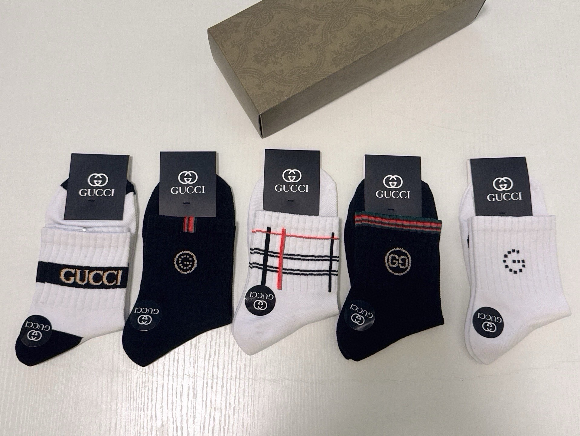🆕Gucci · 古奇❗️G家新品袜子❗️【一盒五双】提花经典双G标志，超级nice，实物超漂亮，超火爆小单品，大牌出街