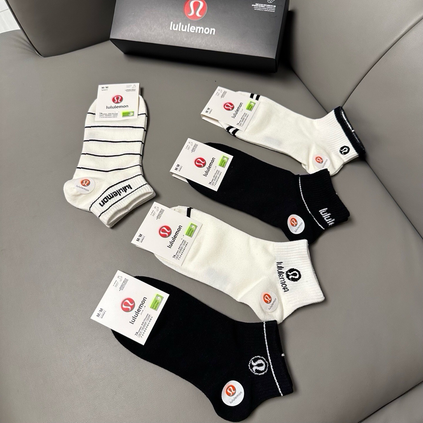 🆕Lululemon · 露露❗️露露新品袜子❗️【一盒五双】提花经典标志，纯棉材质制造，透气舒适，超级nice❗️超火