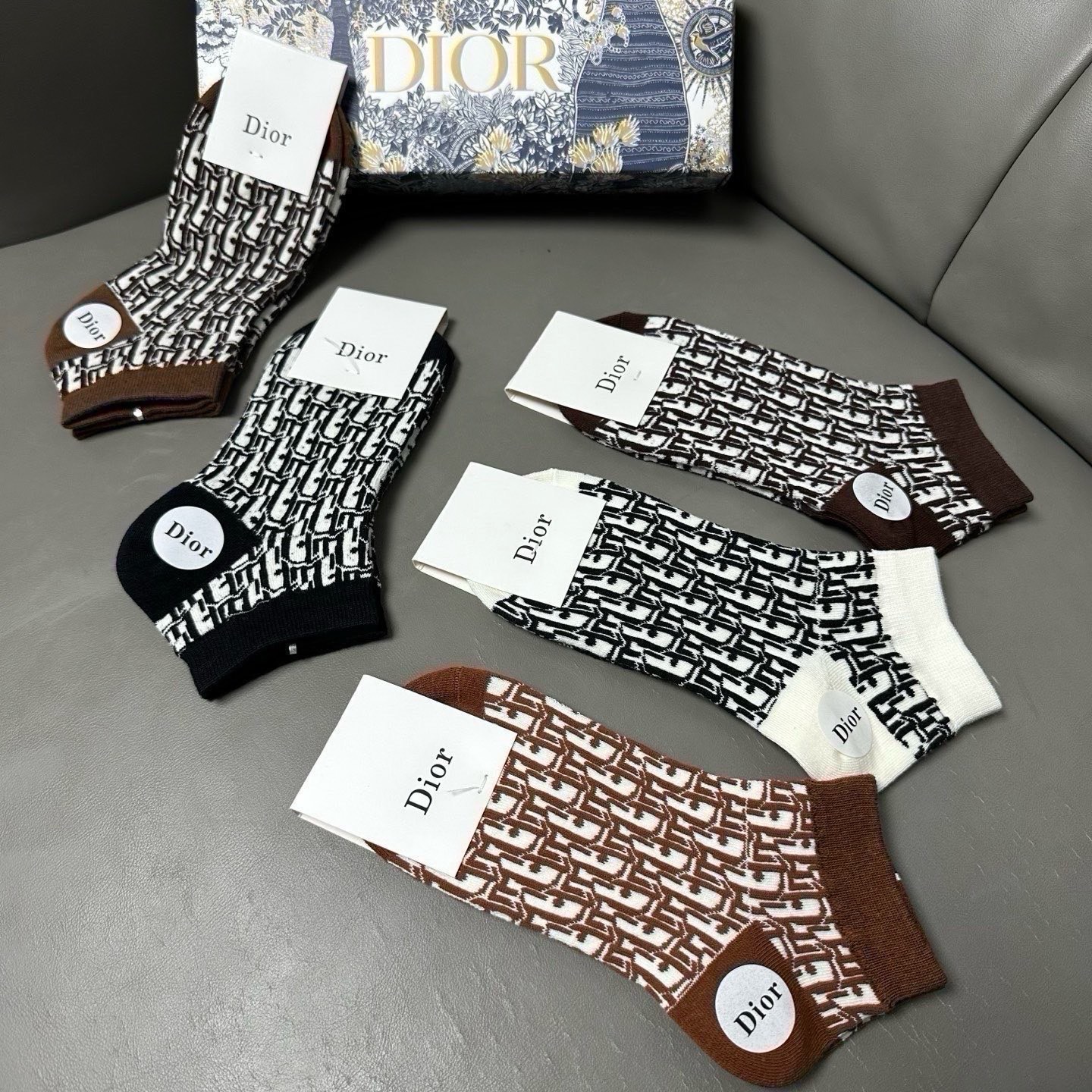 🆕Dior · 迪奥❗️D家新品女款船袜，【一盒五双】纯棉材质，上脚柔软舒适，经典的D家字母logo，炒鸡nice❗️大