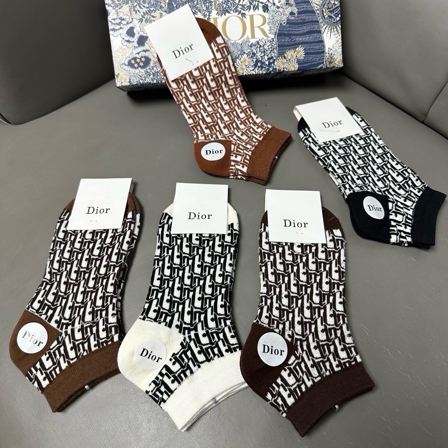 🆕Dior · 迪奥❗️D家新品女款船袜，【一盒五双】纯棉材质，上脚柔软舒适，经典的D家字母logo，炒鸡nice❗️大