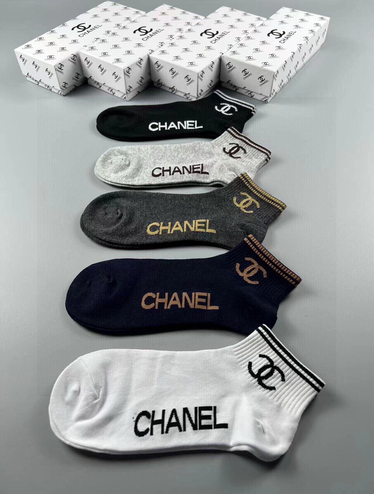 🆕CHANEL · 香奈儿❗️香奶奶家经典男款袜子❗️【一盒五双】纯棉材质，柔软舒适透气，提花经典品牌全称logo，炒鸡