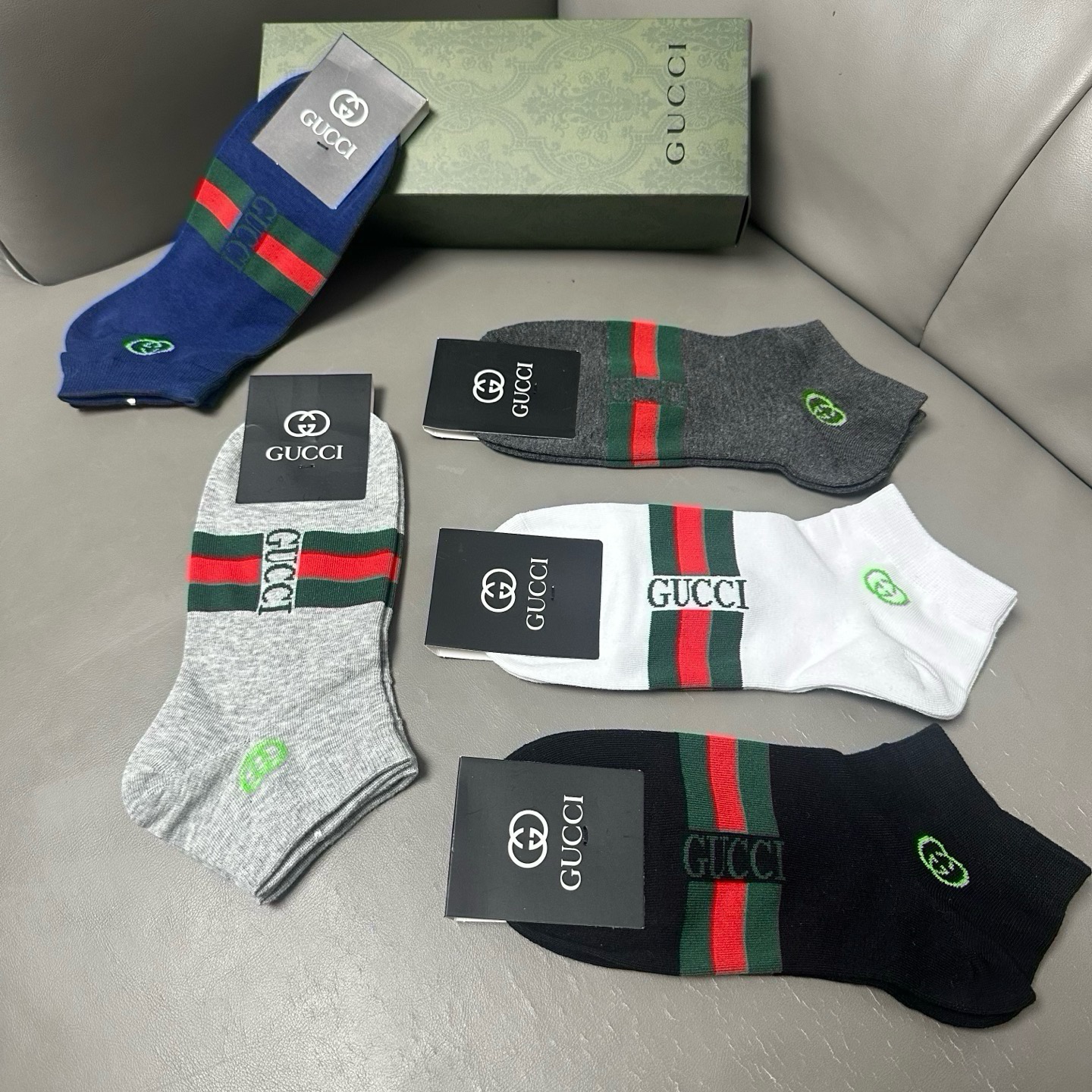 🆕Gucci · 古奇❗️G家新品男款袜子❗️【一盒五双】提花经典标志，超级nice，实物超漂亮，超火爆小单品，大牌出街