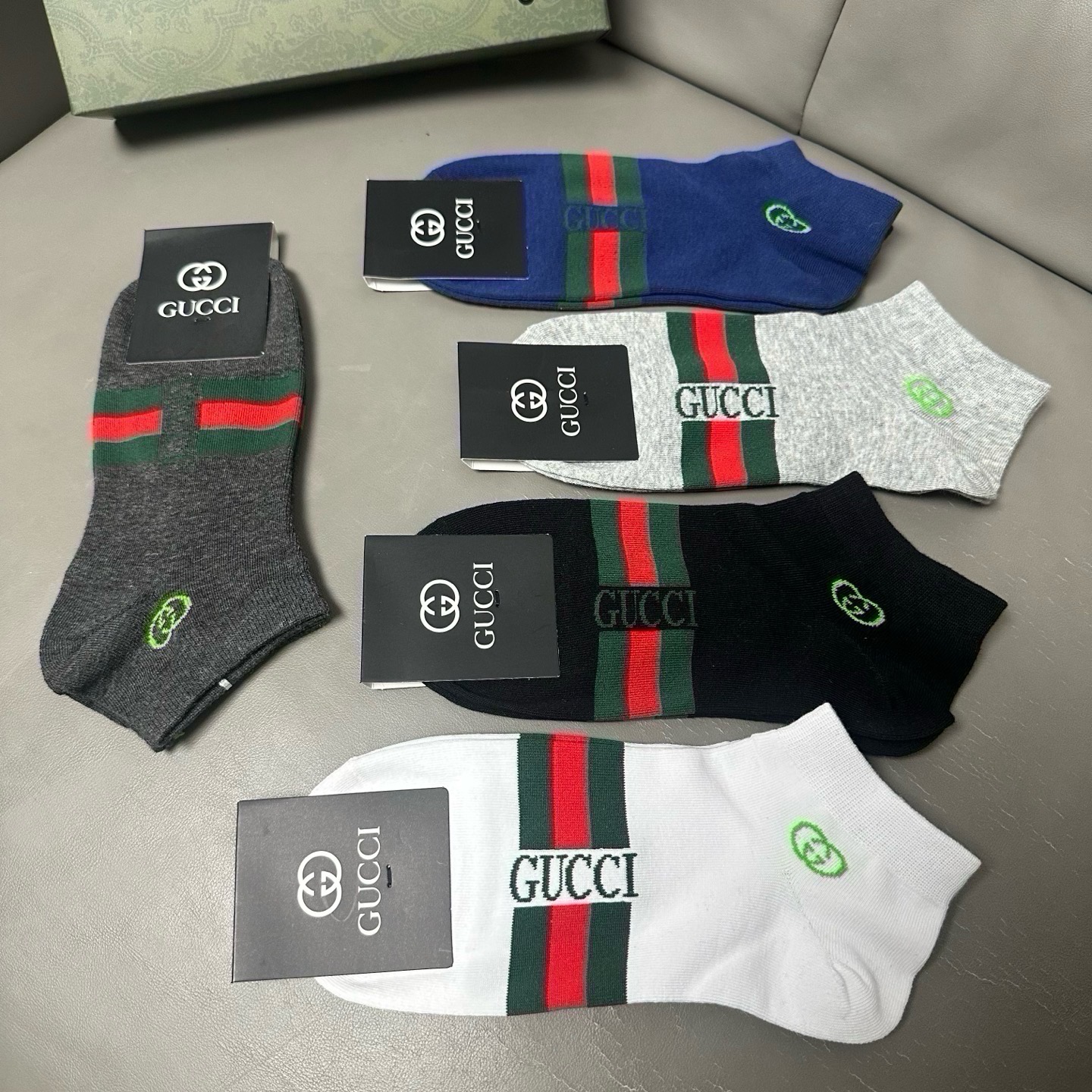 🆕Gucci · 古奇❗️G家新品男款袜子❗️【一盒五双】提花经典标志，超级nice，实物超漂亮，超火爆小单品，大牌出街