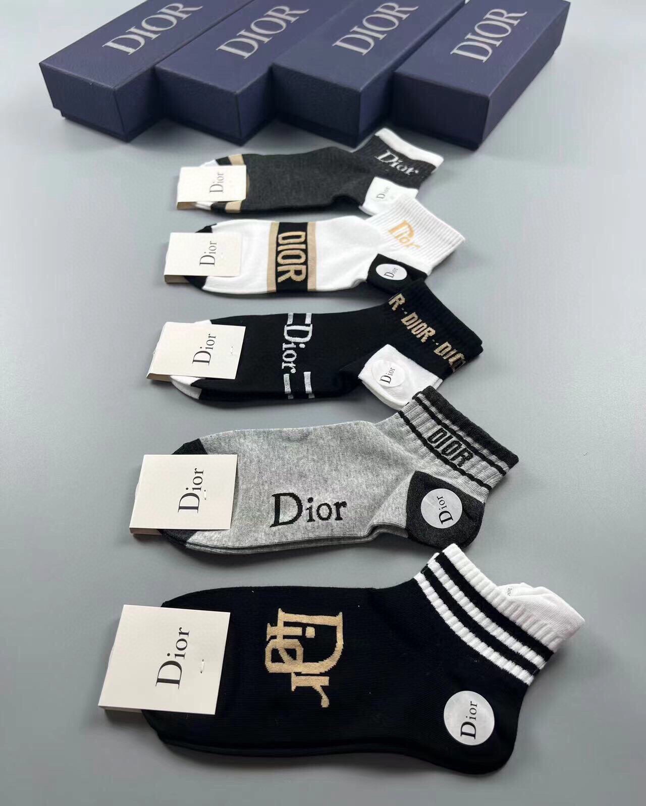 🆕Dior · 迪奥❗️D家新品男款袜子❗️【一盒五双】提花品牌logo，简单大气，实物超漂亮，经超火爆小单品，大牌出街
