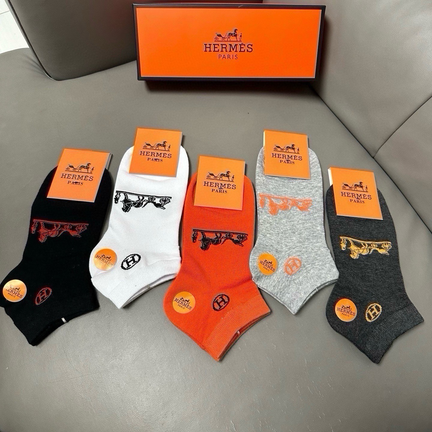 🆕Hermes · 爱马仕❗️大H新品男款春夏款袜子❗️【一盒五双】提花经典H家标志，纯棉材质制造，透气舒适，超级nic