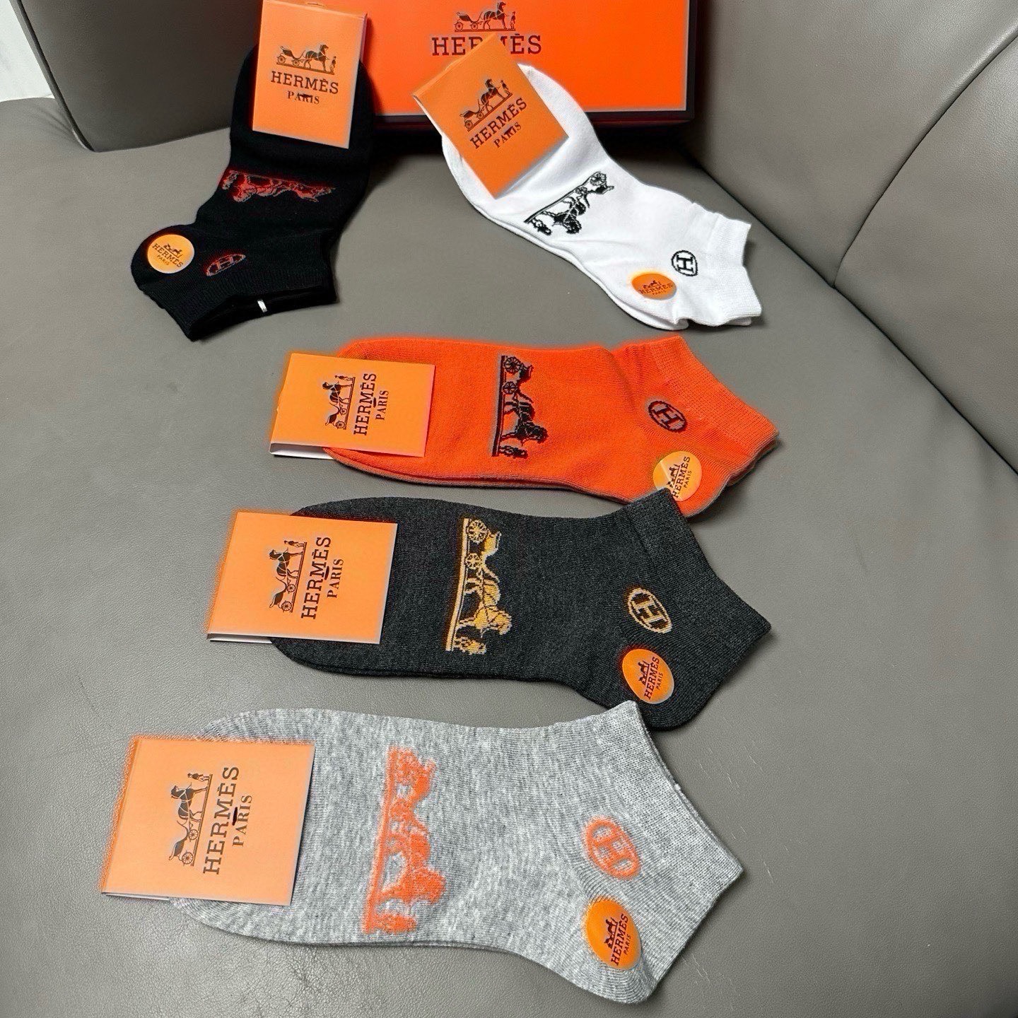 🆕Hermes · 爱马仕❗️大H新品男款春夏款袜子❗️【一盒五双】提花经典H家标志，纯棉材质制造，透气舒适，超级nic