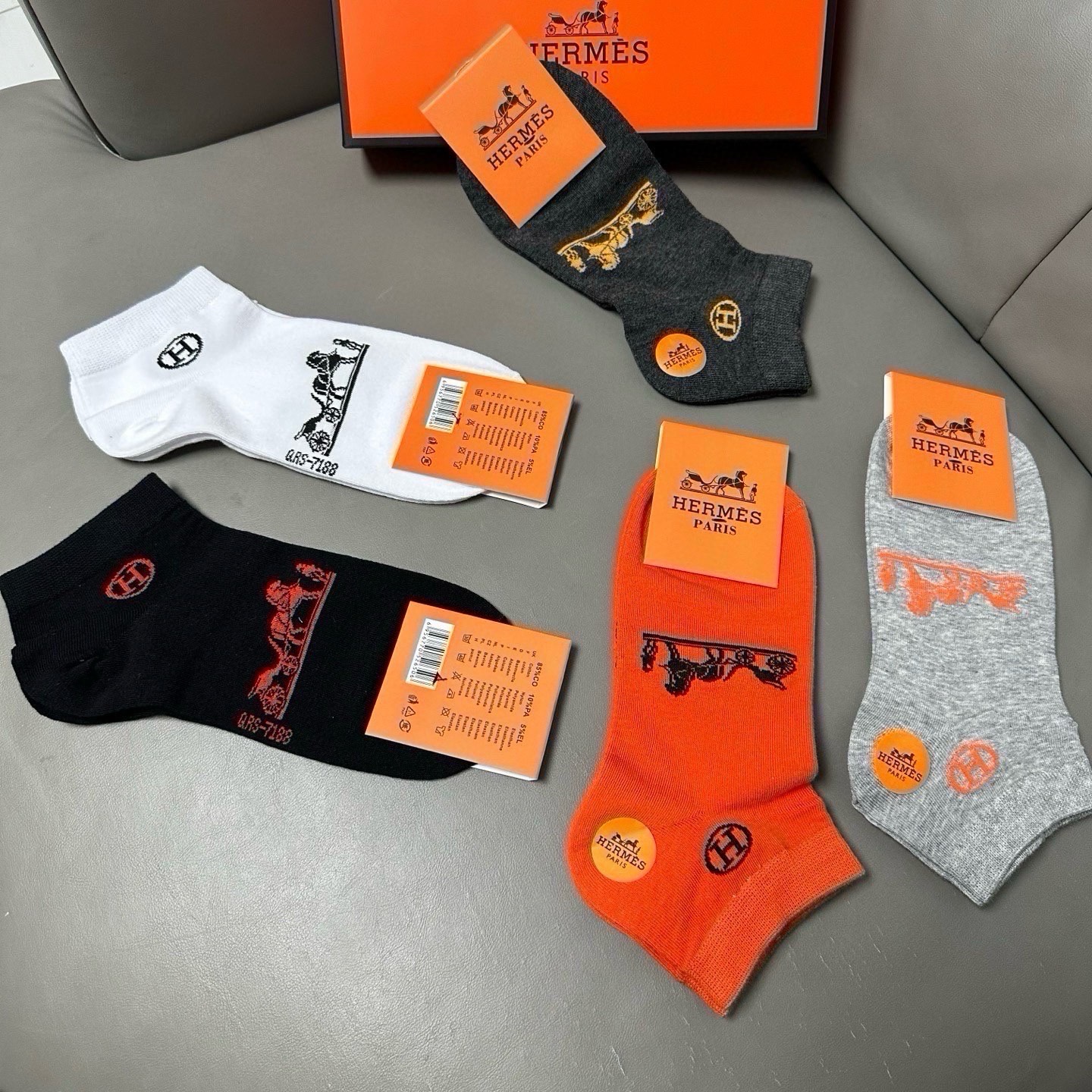 🆕Hermes · 爱马仕❗️大H新品男款春夏款袜子❗️【一盒五双】提花经典H家标志，纯棉材质制造，透气舒适，超级nic