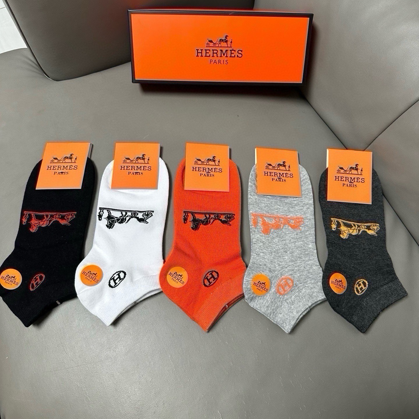 🆕Hermes · 爱马仕❗️大H新品男款春夏款袜子❗️【一盒五双】提花经典H家标志，纯棉材质制造，透气舒适，超级nic