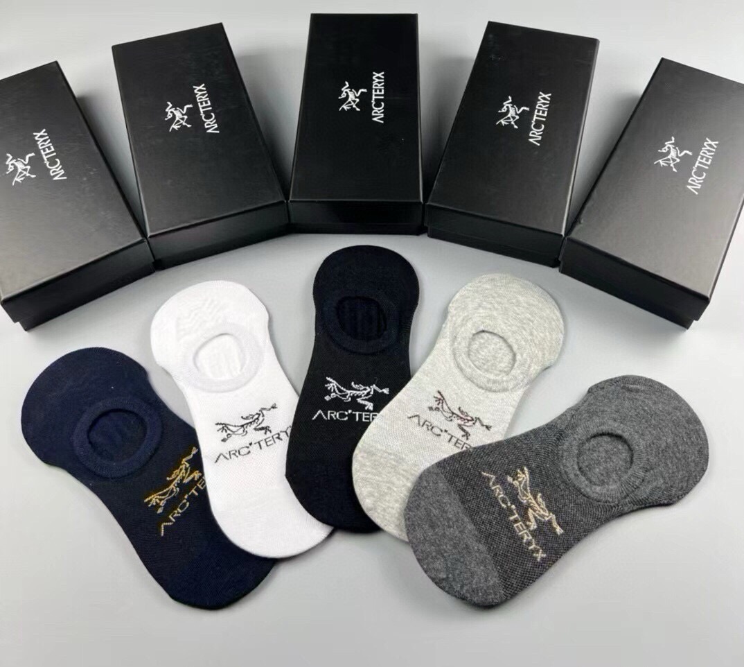 🆕【始祖鸟】新品男款隐形袜子❗️纯棉材质织造，提花经典始祖鸟标志，透气吸汗柔软舒适，上脚非常nice❗️商务风潮，送领导