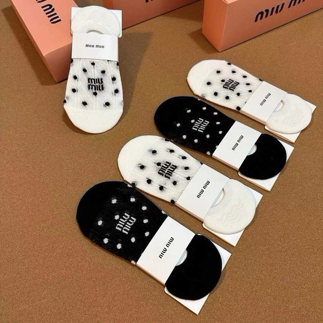 🆕Miumiu · 缪缪❗️谬家新品女款隐形袜子❗️【一盒五双】提花经典标志，纯棉材质，超舒适超美腻❗️大牌出街，潮人必