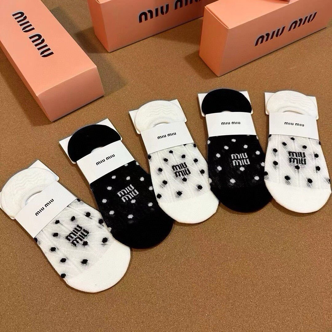 🆕Miumiu · 缪缪❗️谬家新品女款隐形袜子❗️【一盒五双】提花经典标志，纯棉材质，超舒适超美腻❗️大牌出街，潮人必