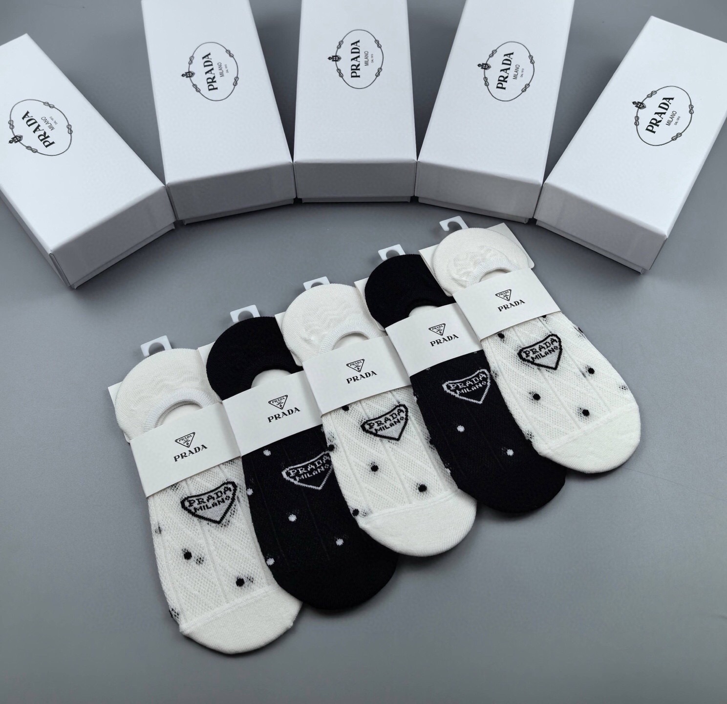 🆕Prada · 普拉达❗️新品女款隐形袜子❗️【一盒五双】提花经典标志，纯棉材质，超舒适超美腻❗️大牌出街，潮人必备🔥