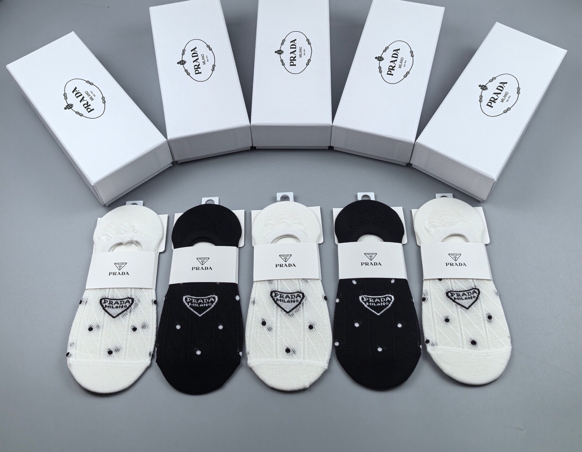 🆕Prada · 普拉达❗️新品女款隐形袜子❗️【一盒五双】提花经典标志，纯棉材质，超舒适超美腻❗️大牌出街，潮人必备🔥