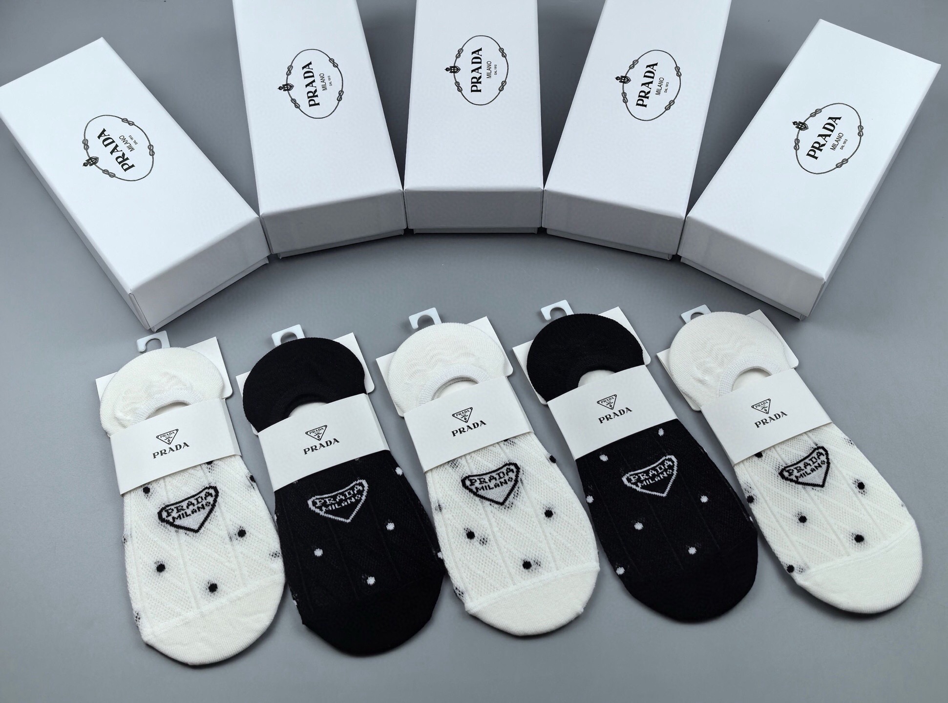🆕Prada · 普拉达❗️新品女款隐形袜子❗️【一盒五双】提花经典标志，纯棉材质，超舒适超美腻❗️大牌出街，潮人必备🔥