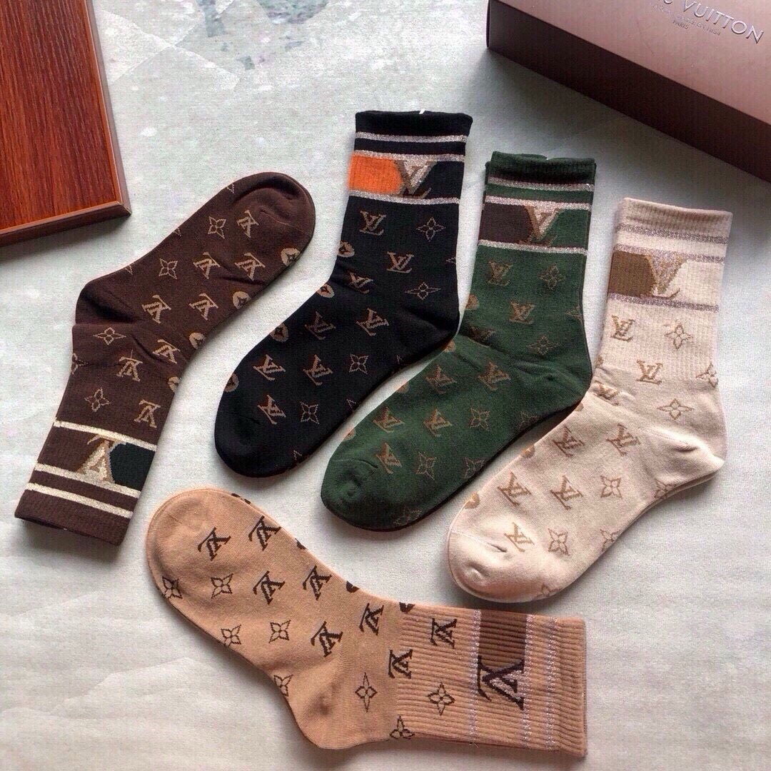 🆕Louis Vuitton · 路易威登❗️驴家新品女款中筒袜子❗️【一盒五双】纯棉材质，柔软舒适透气，罗口提花经典标
