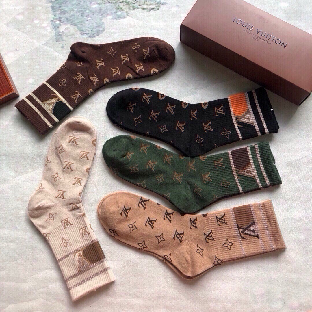 🆕Louis Vuitton · 路易威登❗️驴家新品女款中筒袜子❗️【一盒五双】纯棉材质，柔软舒适透气，罗口提花经典标