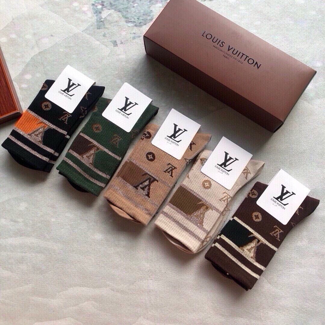 🆕Louis Vuitton · 路易威登❗️驴家新品女款中筒袜子❗️【一盒五双】纯棉材质，柔软舒适透气，罗口提花经典标