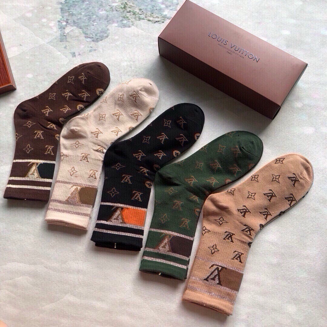 🆕Louis Vuitton · 路易威登❗️驴家新品女款中筒袜子❗️【一盒五双】纯棉材质，柔软舒适透气，罗口提花经典标