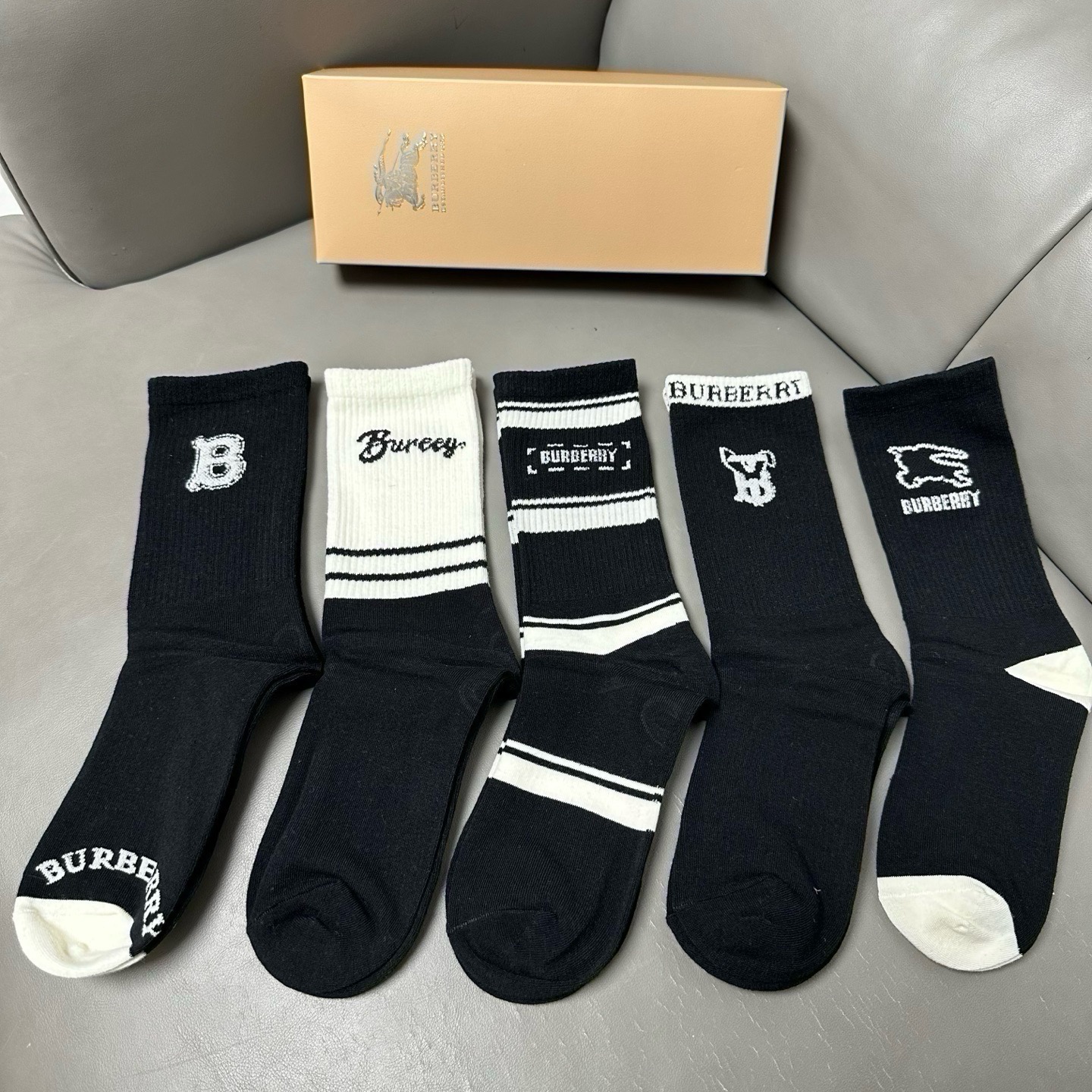 🆕Burberry · 巴宝莉❗️大B家新品长筒袜子❗️【一盒五双】提花战马🐎logo，简单大气，实物超漂亮，超火爆小单