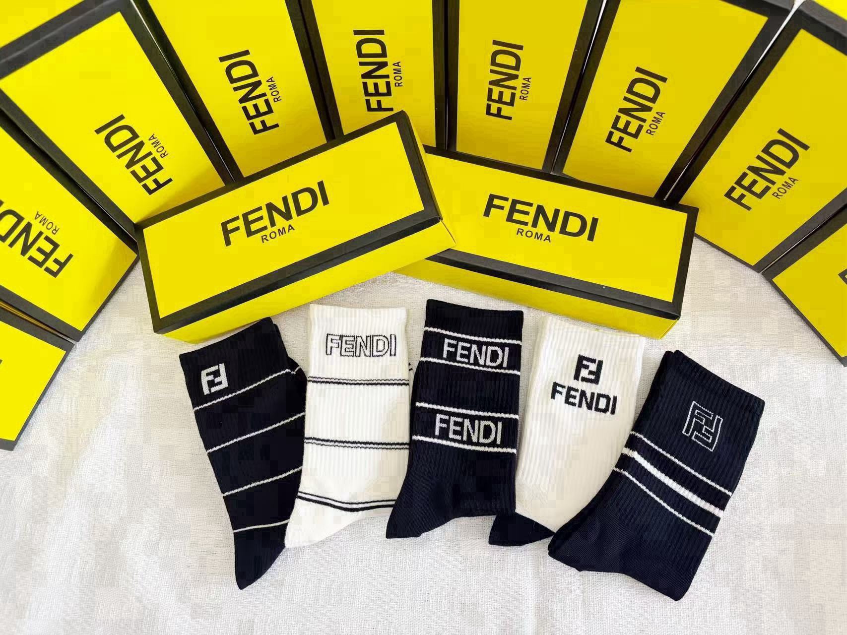 🆕FENDI · 芬迪❗️FF新品长筒袜子❗️【一盒五双】超级经典的双F标志，纯棉材质制造，透气舒适，超级nice❗️超