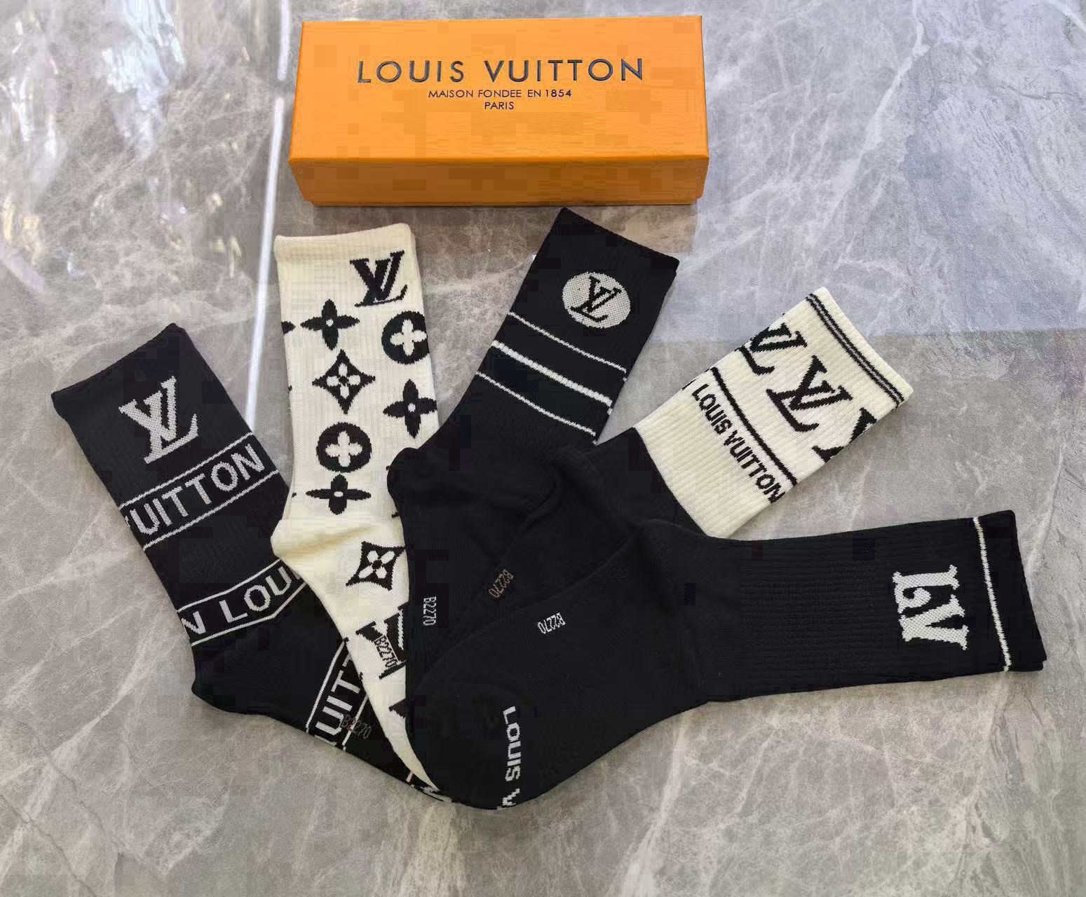🆕Louis Vuitton · 路易威登❗️驴家新品女款高长筒袜子❗️【一盒五双】纯棉材质，提花经典标志，柔软舒适透气