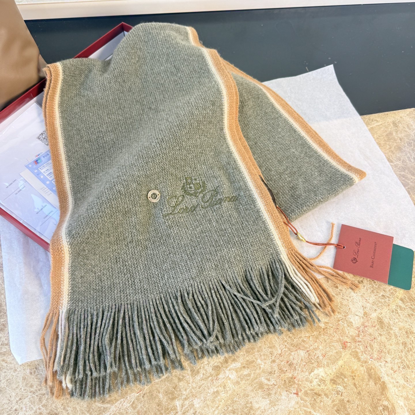 🆕Loro Piana · 诺悠翩雅秋冬新品羊绒针织围巾！出口尾单，客供顶级纱线！这款织法比较难，又很费纱线，工艺难度非