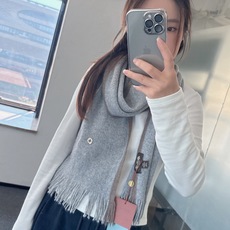 🆕Loro Piana · 诺悠翩雅秋冬新品羊绒针织围巾!出口尾单,客供顶级纱线!这款织法比较难,又很费纱线,工艺难度非 🆕Loro Piana · 诺悠翩雅秋冬新品羊绒针织围巾!出口尾单,客供顶级纱线!这款织法比较难,又很费纱线,工艺难度非