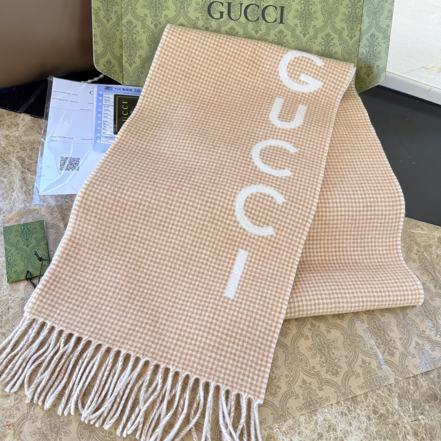 🆕✨Gucci  · 古奇千鸟格羊绒围巾❗来个硬货.麻溜的安排上.纯正出口❗原订单已经交货一批，其中一批刚过海关，直蹦英