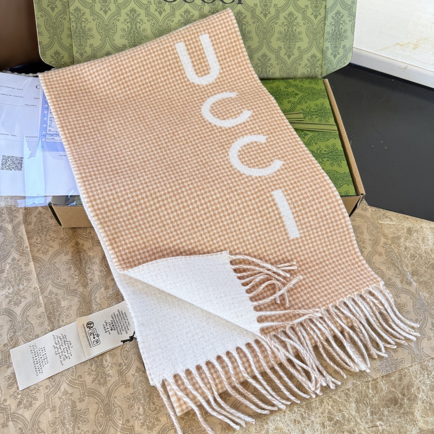 🆕✨Gucci  · 古奇千鸟格羊绒围巾❗来个硬货.麻溜的安排上.纯正出口❗原订单已经交货一批，其中一批刚过海关，直蹦英