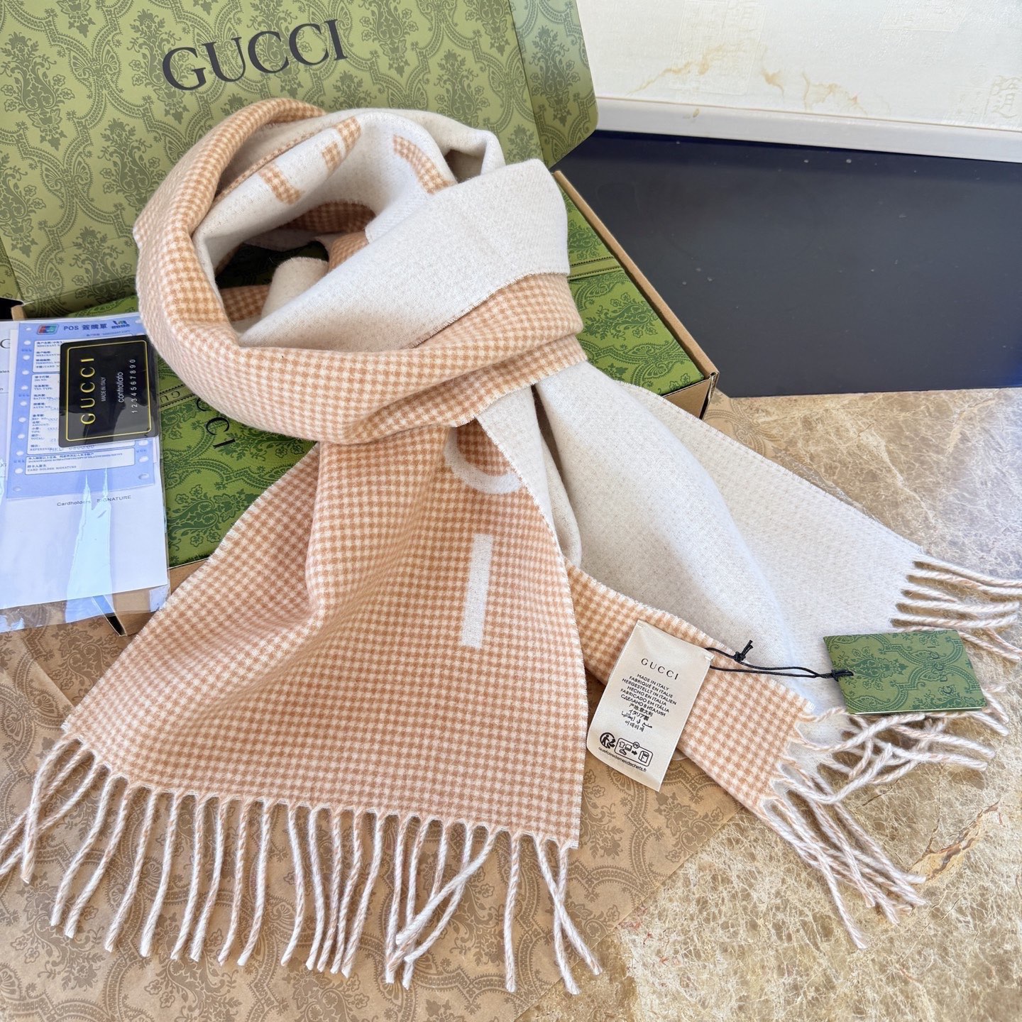 🆕✨Gucci  · 古奇千鸟格羊绒围巾❗来个硬货.麻溜的安排上.纯正出口❗原订单已经交货一批，其中一批刚过海关，直蹦英
