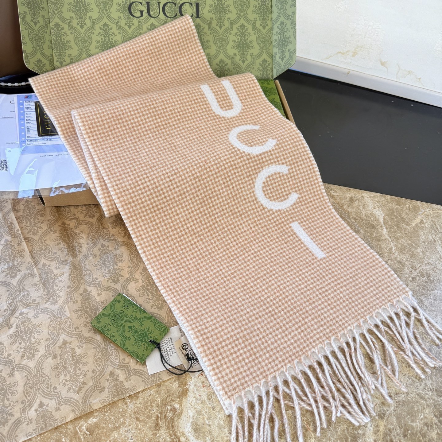 🆕✨Gucci  · 古奇千鸟格羊绒围巾❗来个硬货.麻溜的安排上.纯正出口❗原订单已经交货一批，其中一批刚过海关，直蹦英