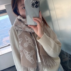 🆕𝐕𝐢𝐯𝐢𝐞𝐧𝐧𝐞 𝐖𝐞𝐬𝐭𝐰𝐨𝐨𝐝🪐✨大土星新款围巾 vivienne westwood西太后土星 英国时装设计师,时 🆕𝐕𝐢𝐯𝐢𝐞𝐧𝐧𝐞 𝐖𝐞𝐬𝐭𝐰𝐨𝐨𝐝🪐✨大土星新款围巾 vivienne westwood西太后土星 英国时装设计师,时