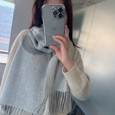 🆕JACQUEMUS双面围巾❗今年真的被疯狂种草 今年冬天就非宠这条 好看的要疯掉了,太有型太有魅力了❗❗非常斯文时尚的 🆕JACQUEMUS双面围巾❗今年真的被疯狂种草 今年冬天就非宠这条 好看的要疯掉了,太有型太有魅力了❗❗非常斯文时尚的
