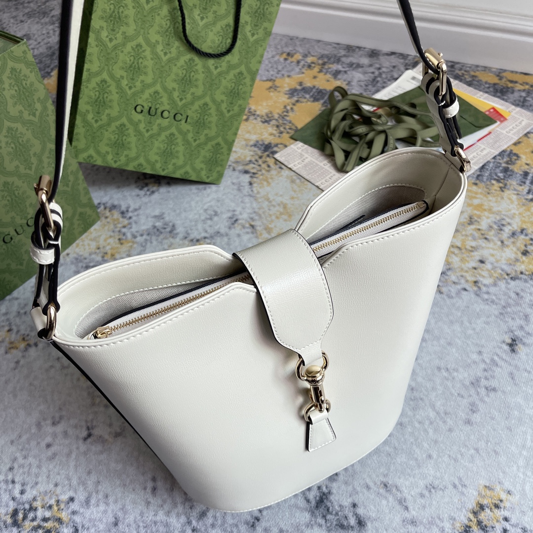 [發]550。  GUCCI新款专柜品质，顶级原单货，实物实拍！款号782904白皮🎈🎈🎈尺寸：宽25.5X高28X侧宽16.5，🎉🎉🎉出货啦！