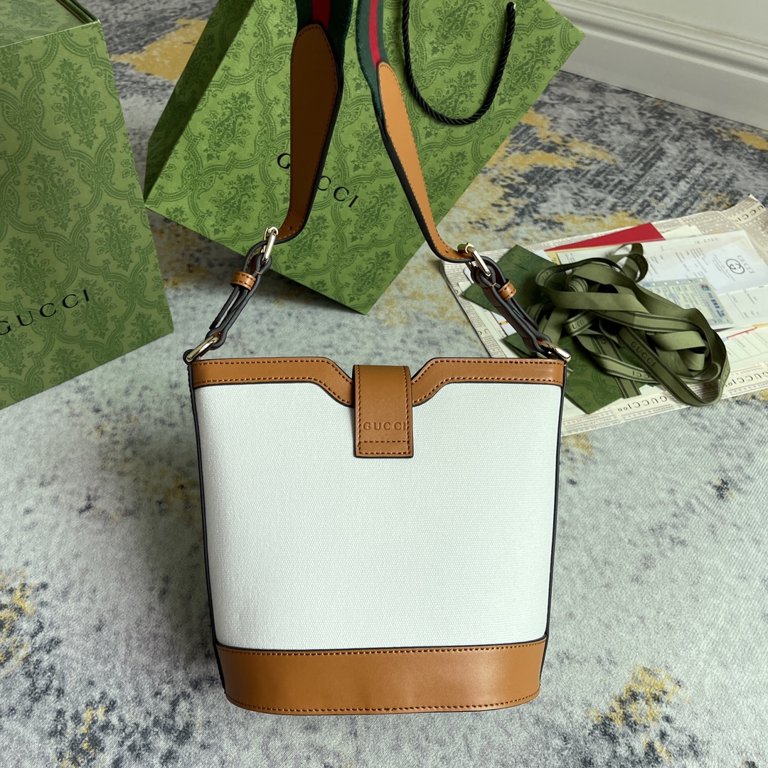 [發]460。  GUCCI新款专柜品质，顶级原单货，实物实拍！款号782908白布棕皮🎈🎈🎈尺寸：宽20.5X高18.5X侧宽12.5，🎉🎉🎉出货啦！