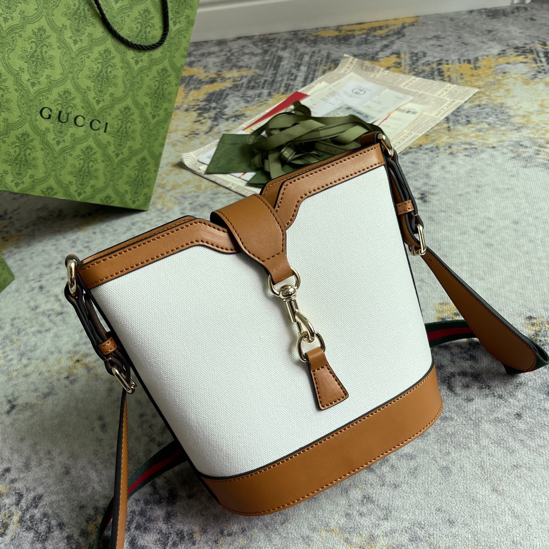 [發]460。  GUCCI新款专柜品质，顶级原单货，实物实拍！款号782908白布棕皮🎈🎈🎈尺寸：宽20.5X高18.5X侧宽12.5，🎉🎉🎉出货啦！